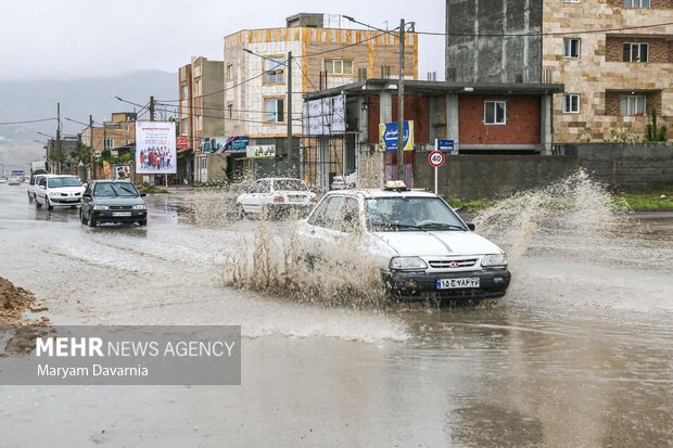 بارش باران در جاده‌های 13 استان؛ رانندگان احتیاط کنند!