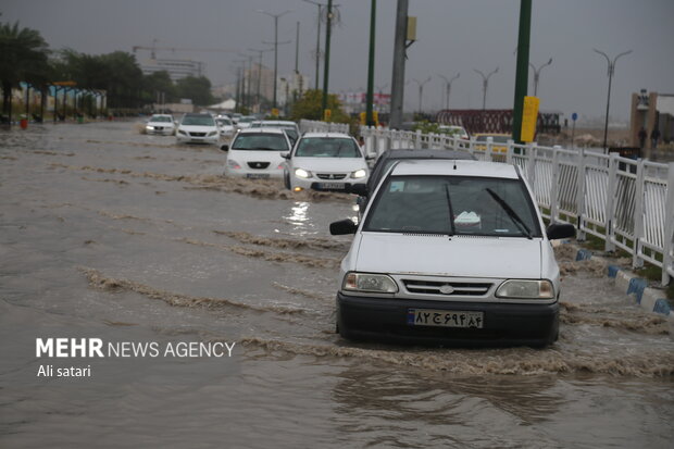 موج جدید بارش باران در بندرعباس آغاز شد